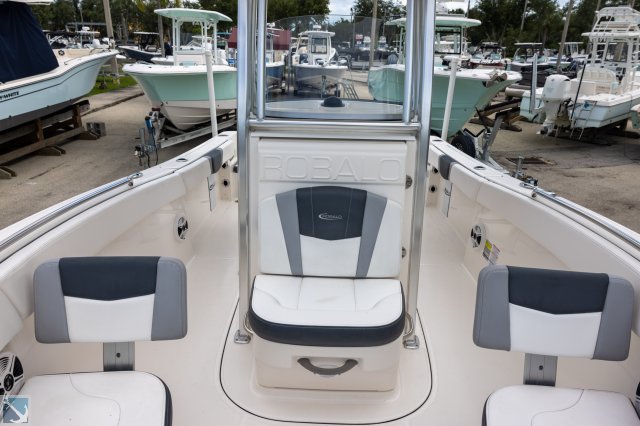 Pre-Owned 2020 Robalo R230 CC for sale